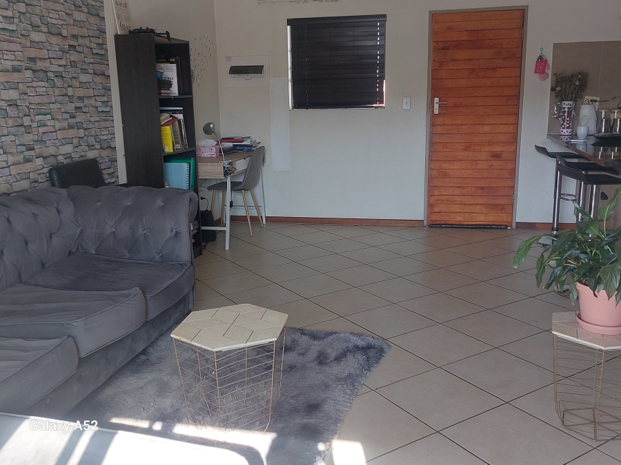 2 Bedroom Property for Sale in Monavoni Gauteng