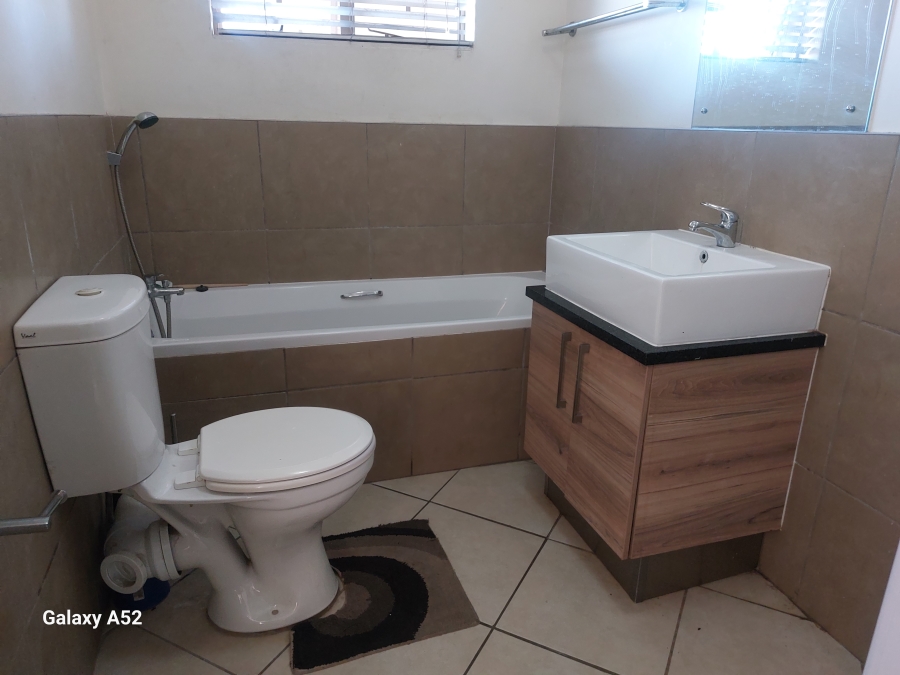 2 Bedroom Property for Sale in Monavoni Gauteng