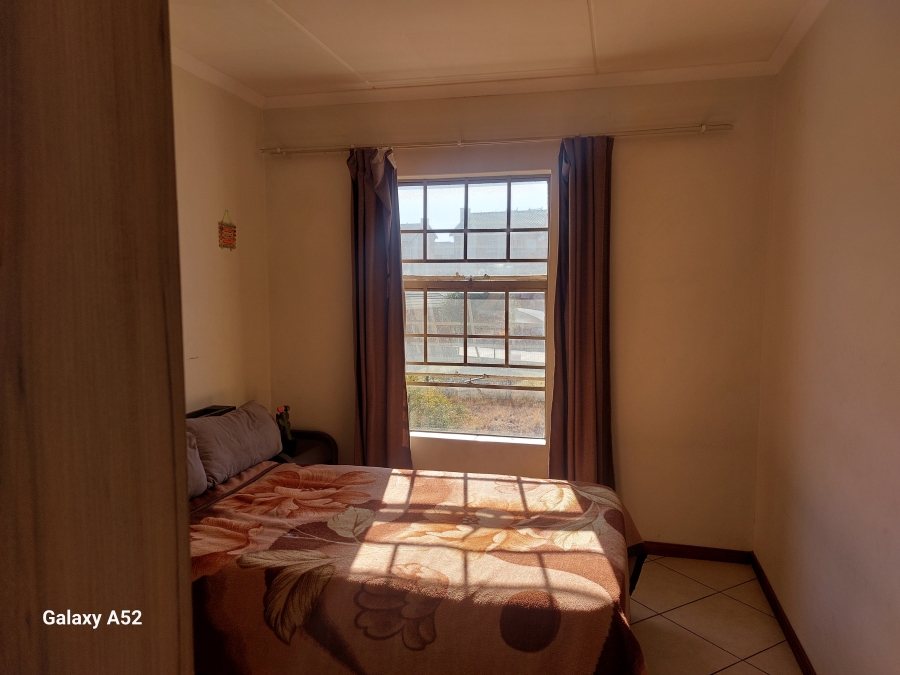 2 Bedroom Property for Sale in Monavoni Gauteng