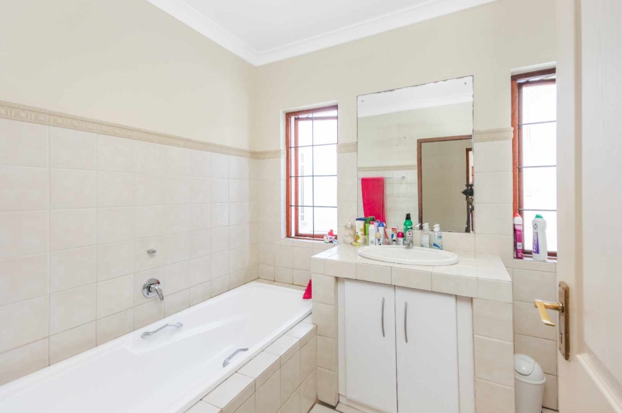 3 Bedroom Property for Sale in Barbeque Downs Gauteng