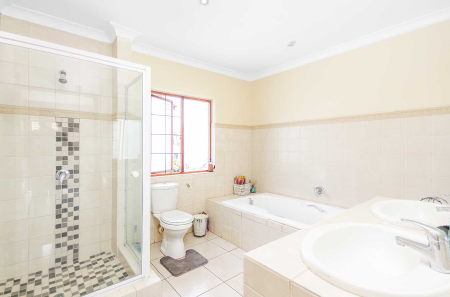 3 Bedroom Property for Sale in Barbeque Downs Gauteng