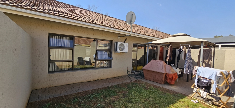 2 Bedroom Property for Sale in Three Rivers Proper Gauteng