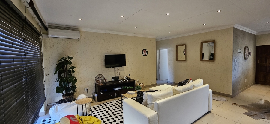 2 Bedroom Property for Sale in Three Rivers Proper Gauteng