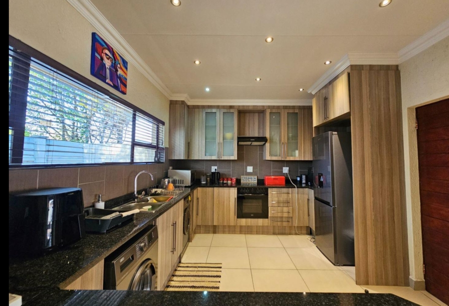 2 Bedroom Property for Sale in Three Rivers Proper Gauteng