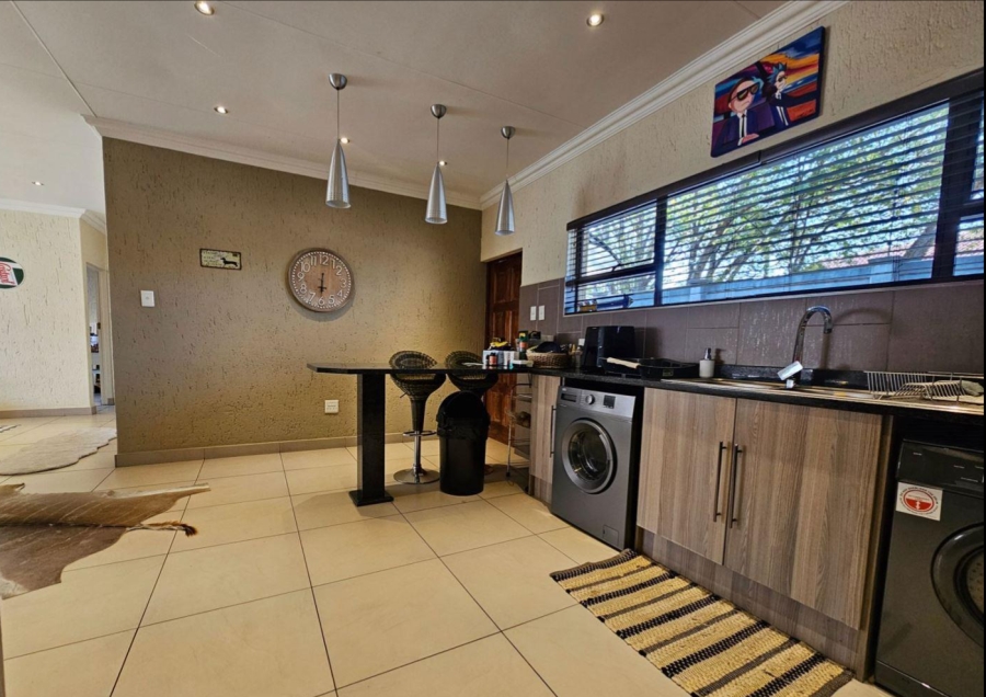 2 Bedroom Property for Sale in Three Rivers Proper Gauteng