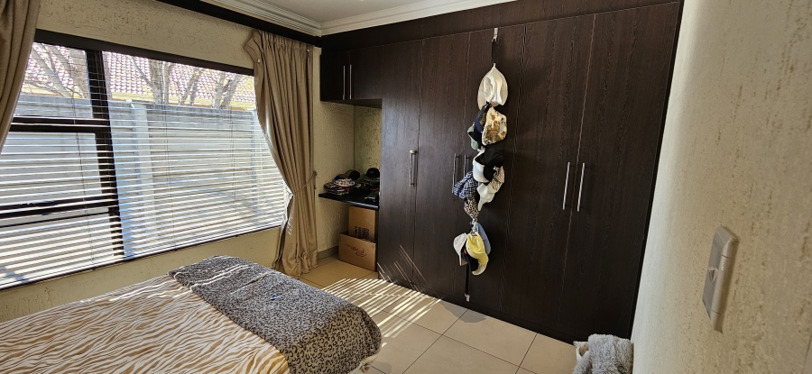 2 Bedroom Property for Sale in Three Rivers Proper Gauteng