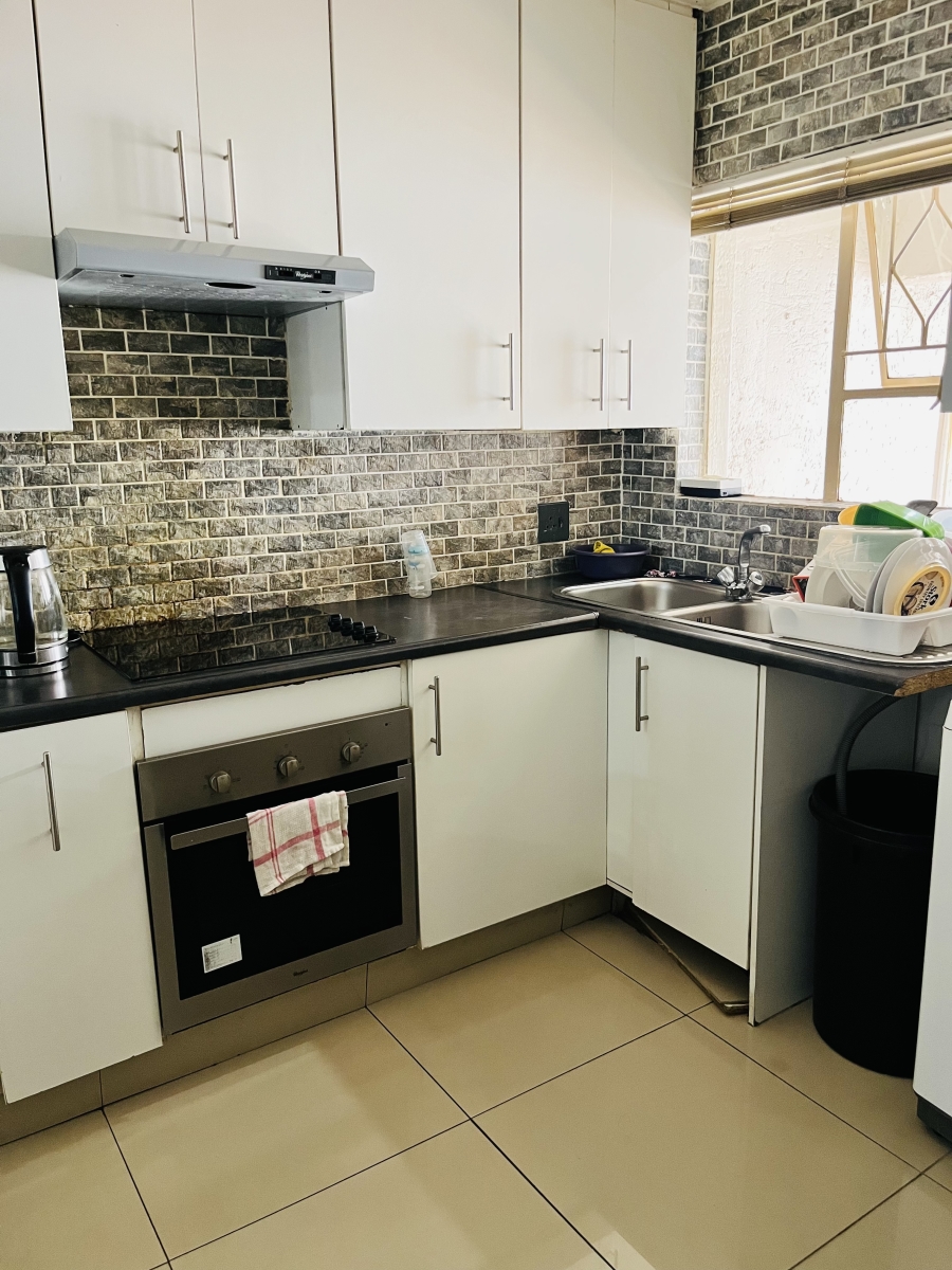 2 Bedroom Property for Sale in Buccleuch Gauteng