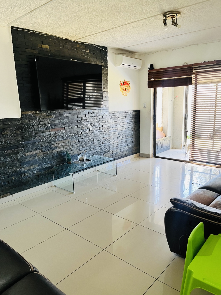 2 Bedroom Property for Sale in Buccleuch Gauteng