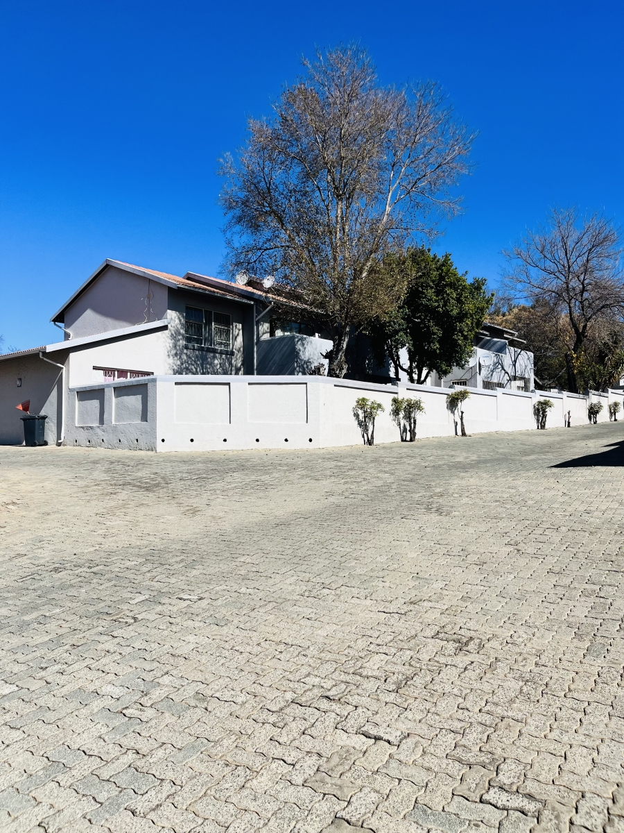 2 Bedroom Property for Sale in Buccleuch Gauteng