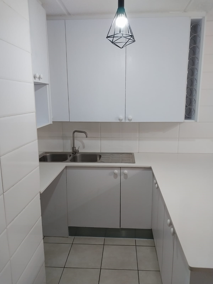 To Let 2 Bedroom Property for Rent in Bryanston Gauteng