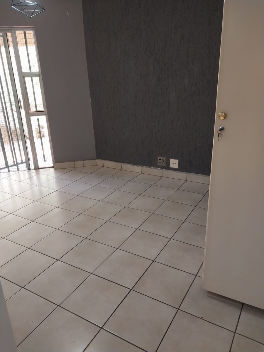 To Let 2 Bedroom Property for Rent in Bryanston Gauteng