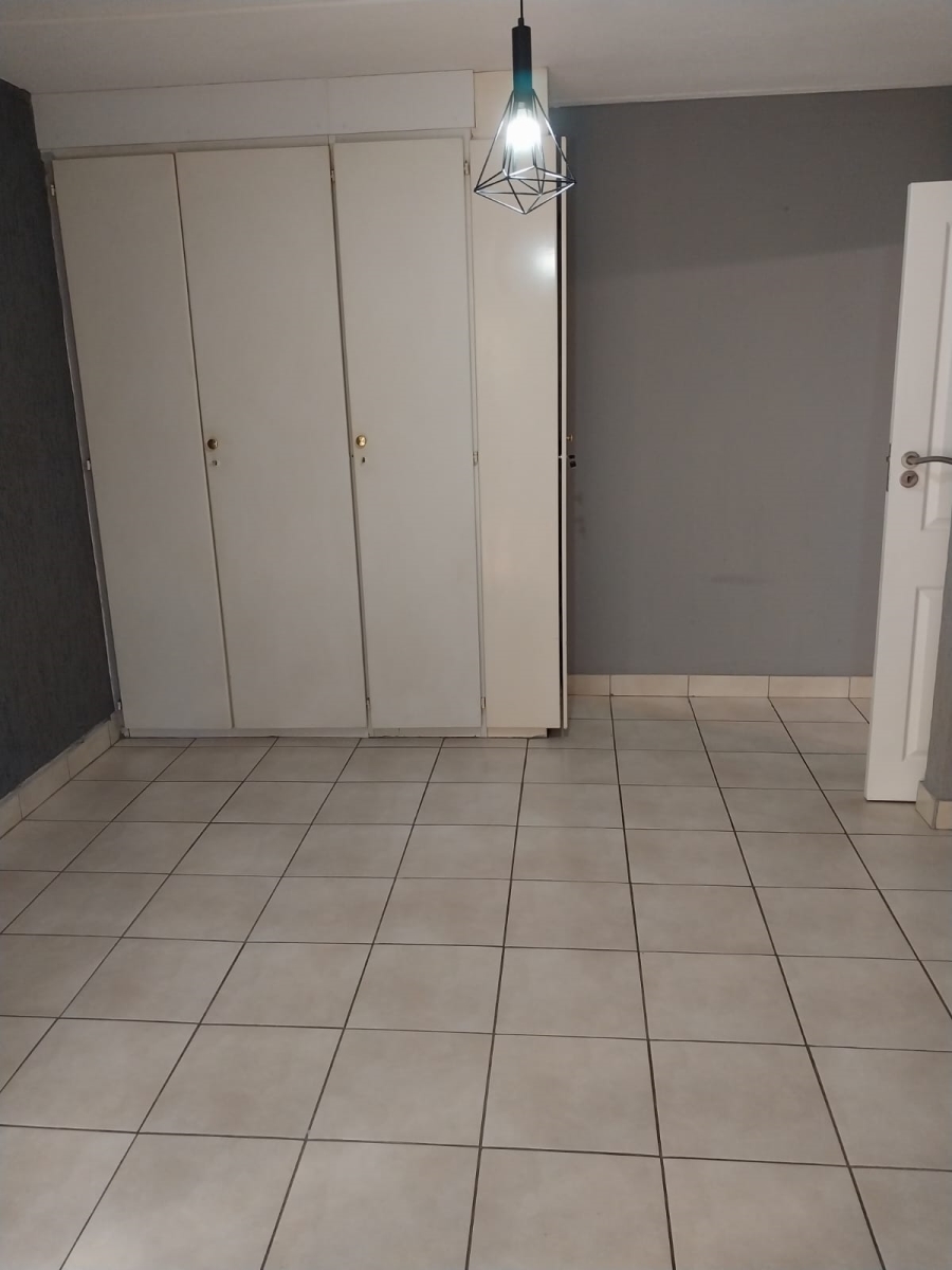 To Let 2 Bedroom Property for Rent in Bryanston Gauteng