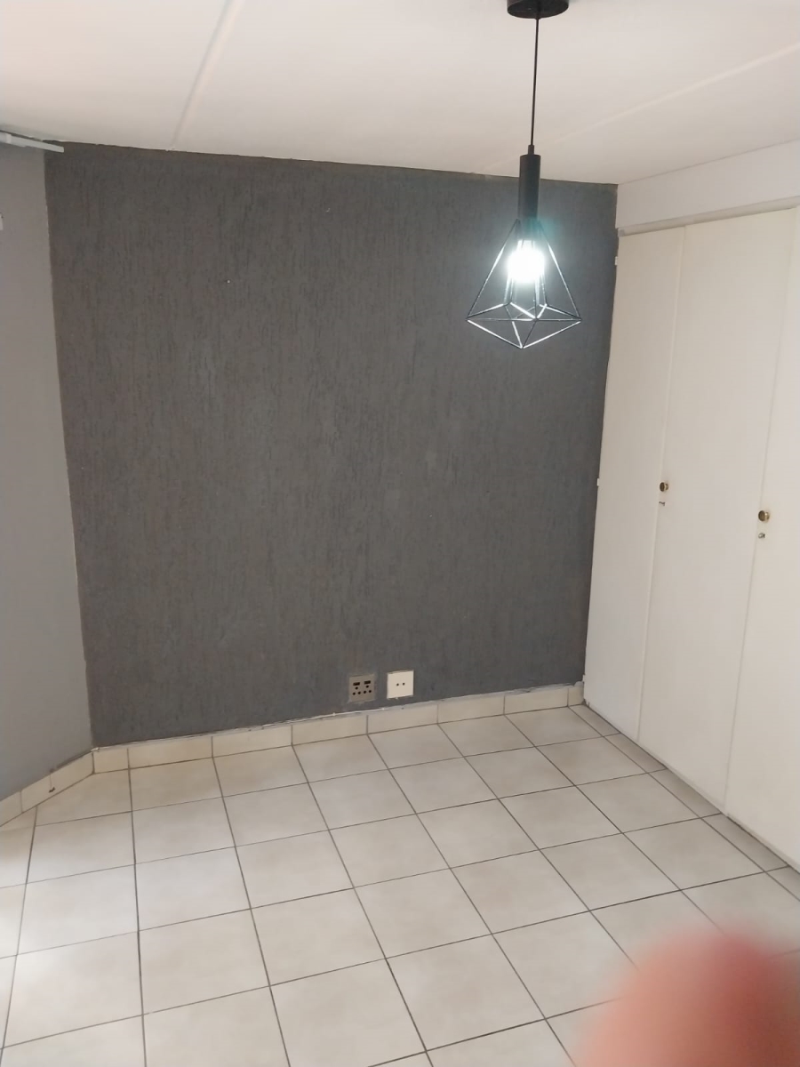 To Let 2 Bedroom Property for Rent in Bryanston Gauteng