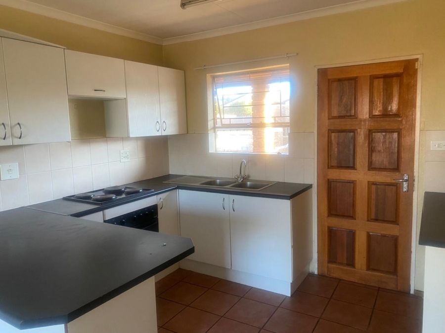 To Let 2 Bedroom Property for Rent in Heuwelsig Estate Gauteng