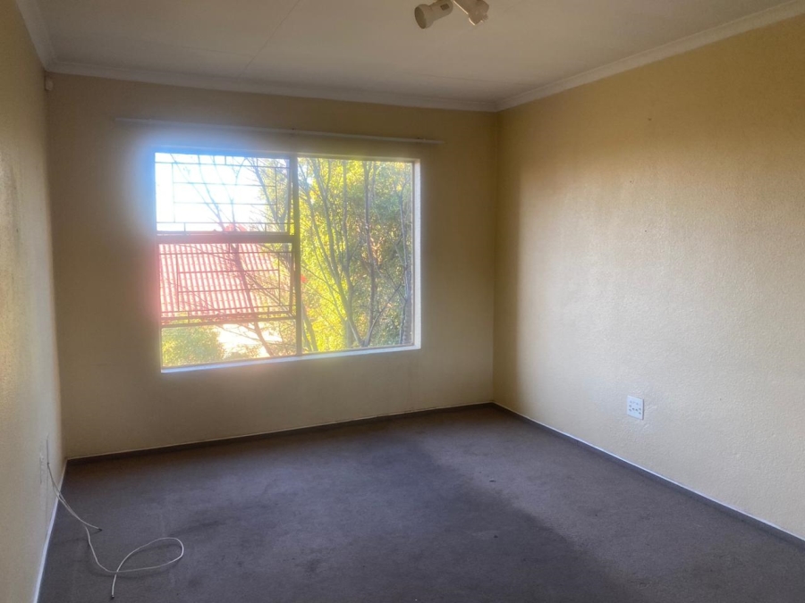 To Let 2 Bedroom Property for Rent in Heuwelsig Estate Gauteng