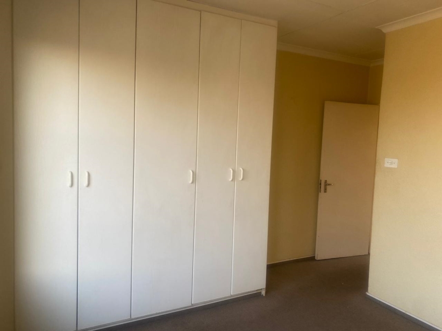 To Let 2 Bedroom Property for Rent in Heuwelsig Estate Gauteng