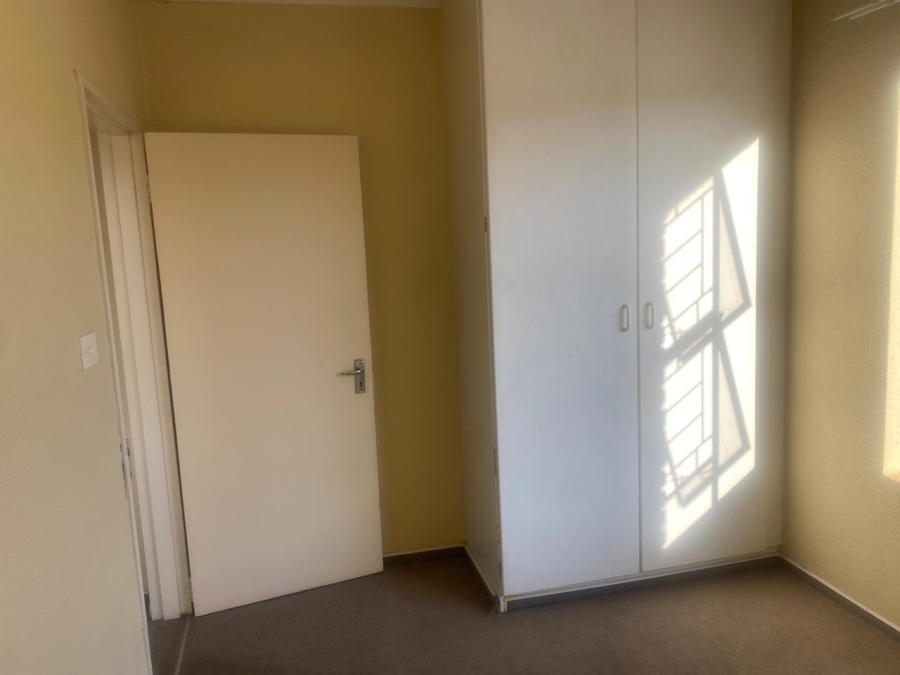 To Let 2 Bedroom Property for Rent in Heuwelsig Estate Gauteng