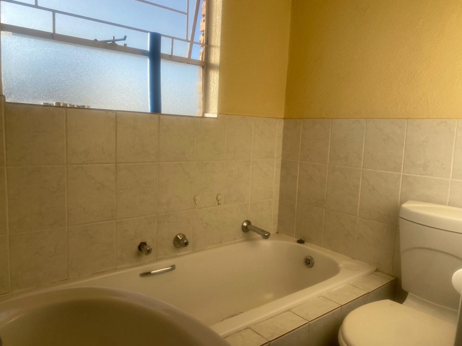 To Let 2 Bedroom Property for Rent in Heuwelsig Estate Gauteng