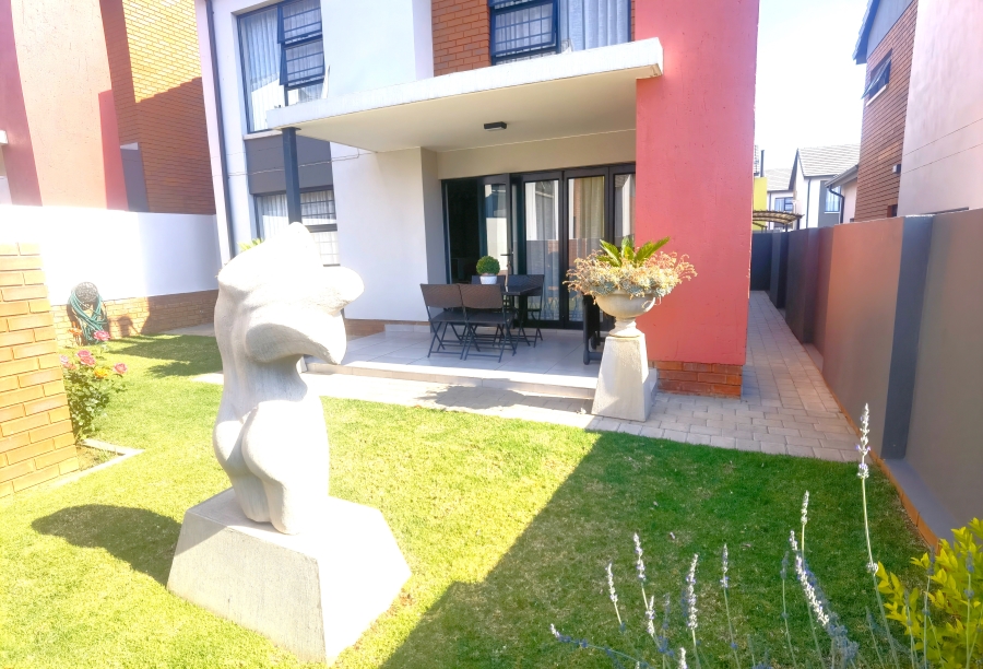 To Let 3 Bedroom Property for Rent in Amberfield Gauteng