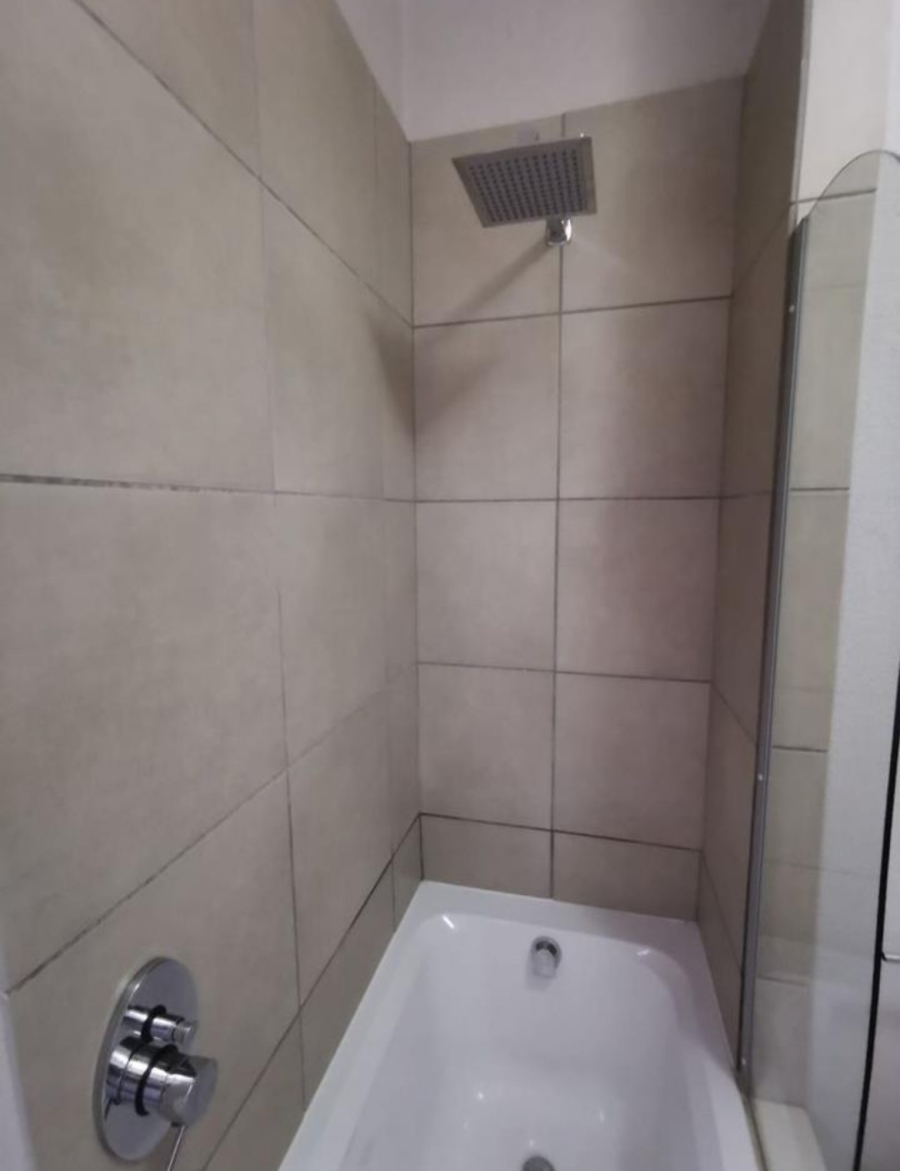 To Let 2 Bedroom Property for Rent in Broadacres Gauteng