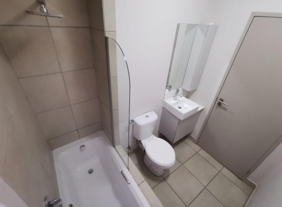 To Let 2 Bedroom Property for Rent in Broadacres Gauteng