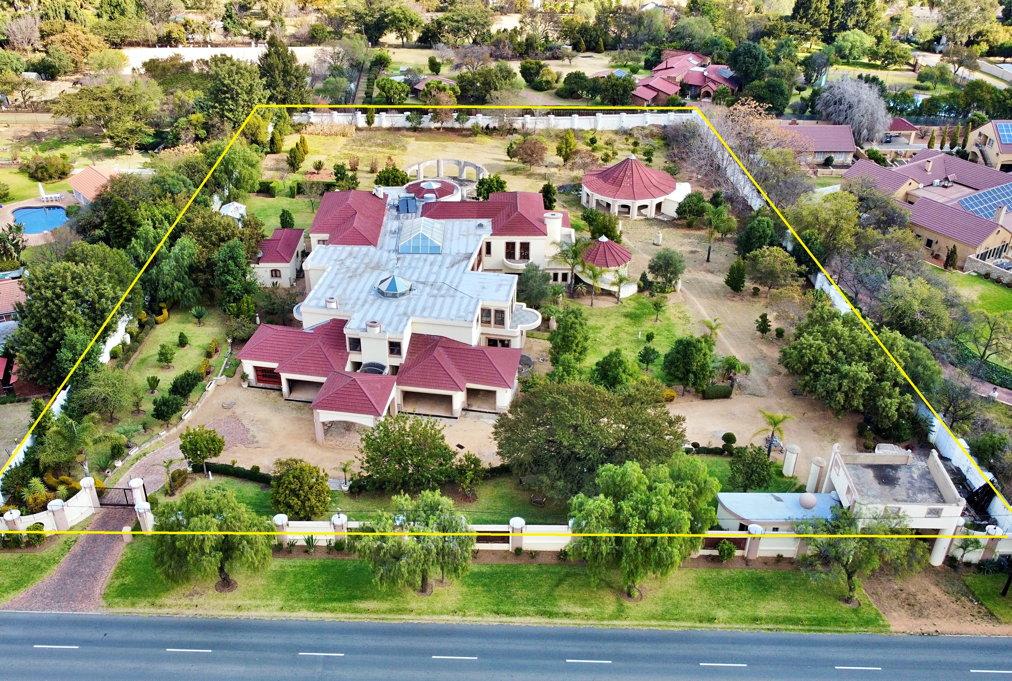 6 Bedroom Property for Sale in Beaulieu Gauteng