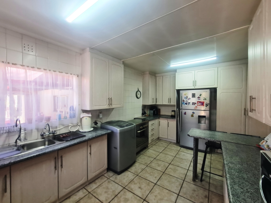 3 Bedroom Property for Sale in Isandovale Gauteng