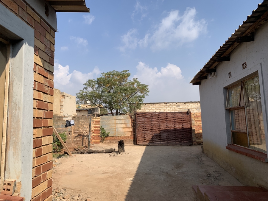 4 Bedroom Property for Sale in Esiziba Gauteng