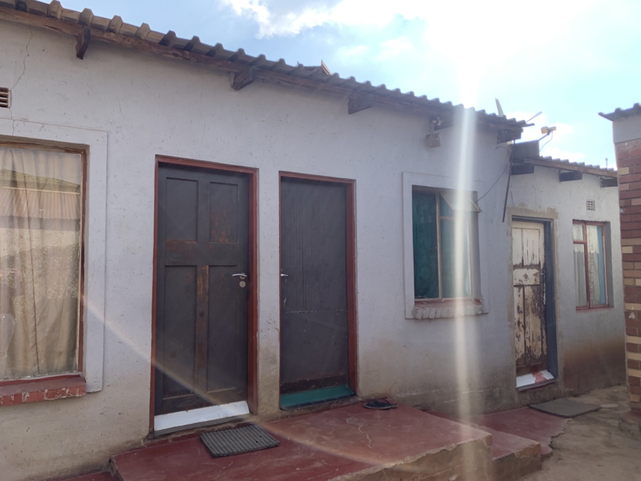 4 Bedroom Property for Sale in Esiziba Gauteng