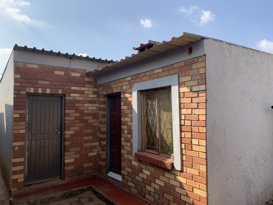 4 Bedroom Property for Sale in Esiziba Gauteng