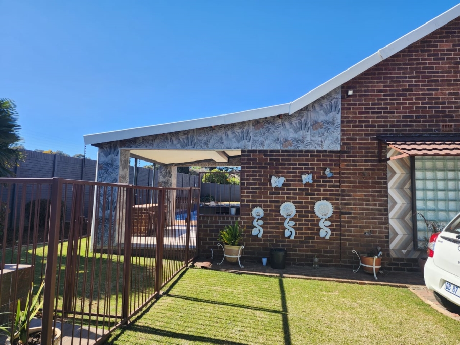 4 Bedroom Property for Sale in Harmelia Gauteng