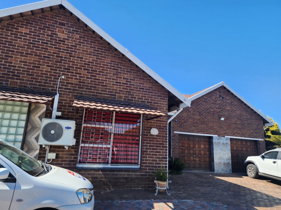 4 Bedroom Property for Sale in Harmelia Gauteng