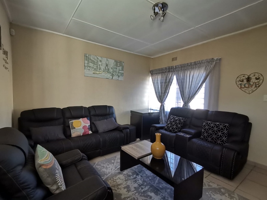 3 Bedroom Property for Sale in Crown Gardens Gauteng