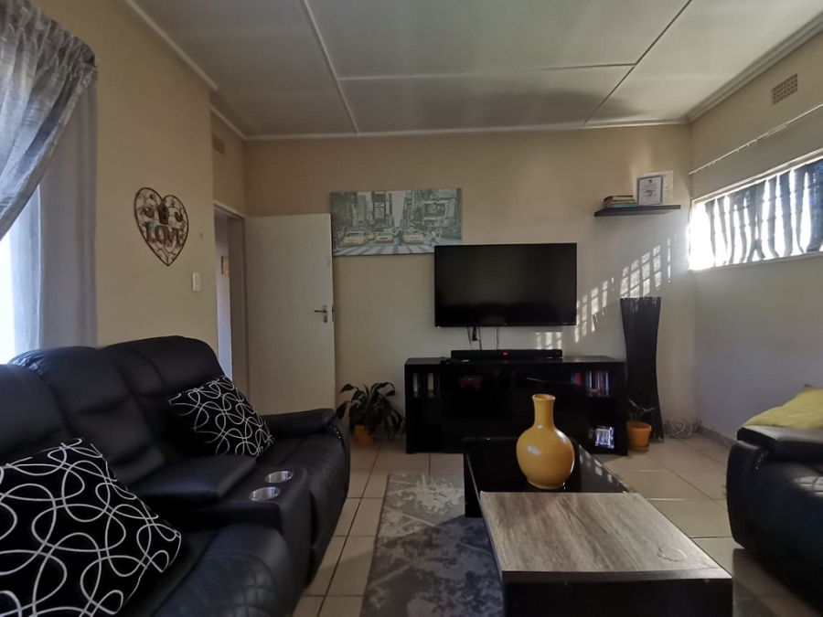 3 Bedroom Property for Sale in Crown Gardens Gauteng