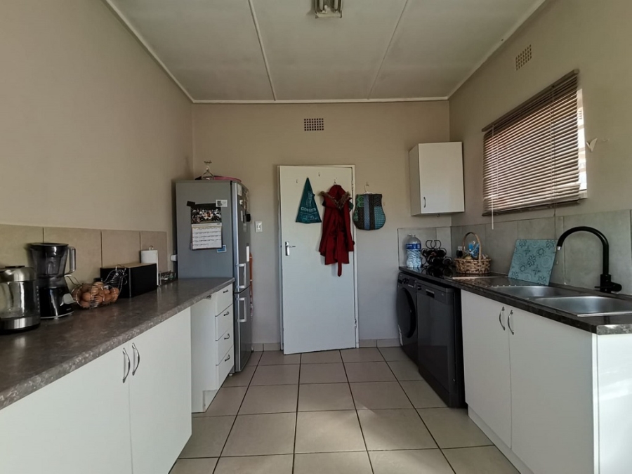 3 Bedroom Property for Sale in Crown Gardens Gauteng