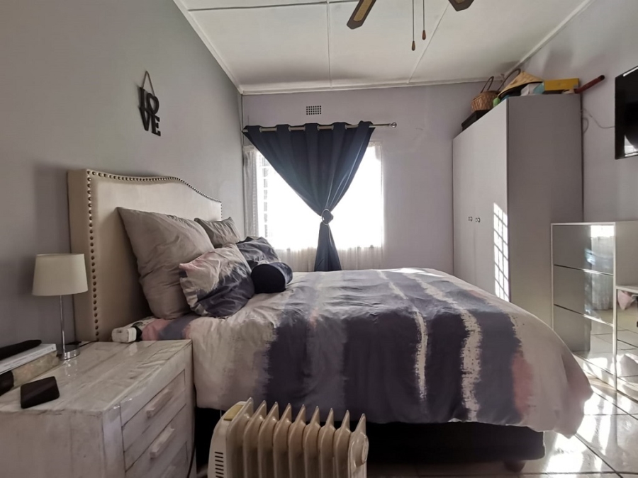 3 Bedroom Property for Sale in Crown Gardens Gauteng