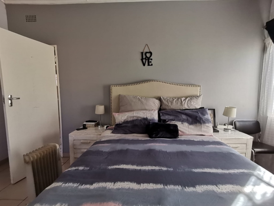 3 Bedroom Property for Sale in Crown Gardens Gauteng