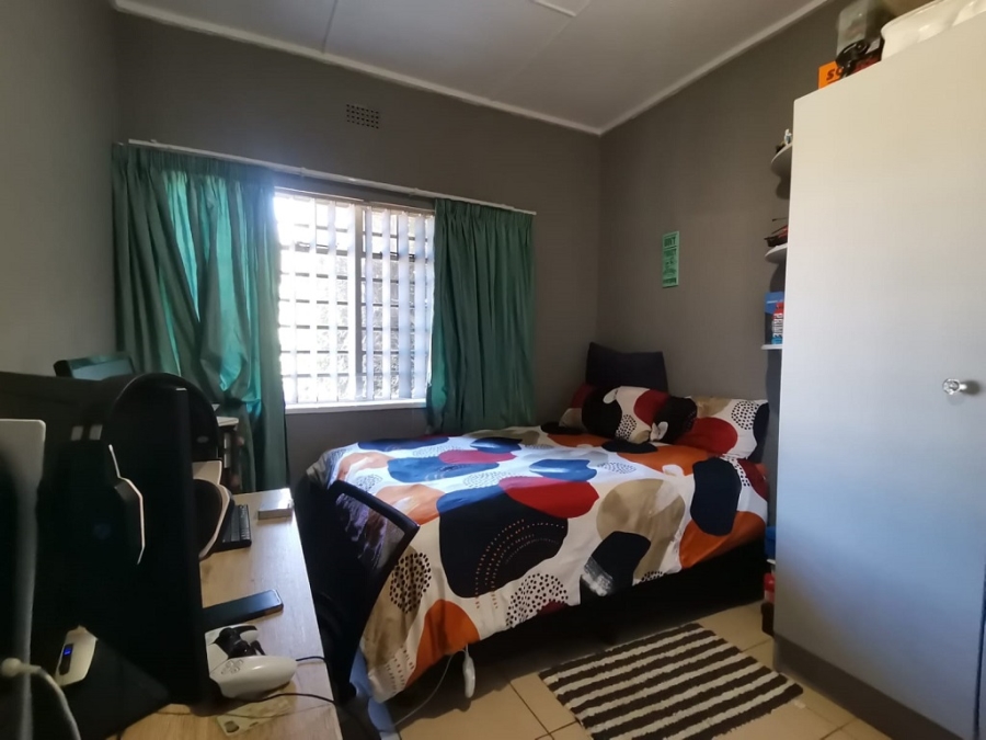 3 Bedroom Property for Sale in Crown Gardens Gauteng