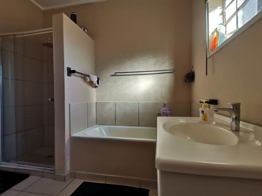 3 Bedroom Property for Sale in Crown Gardens Gauteng