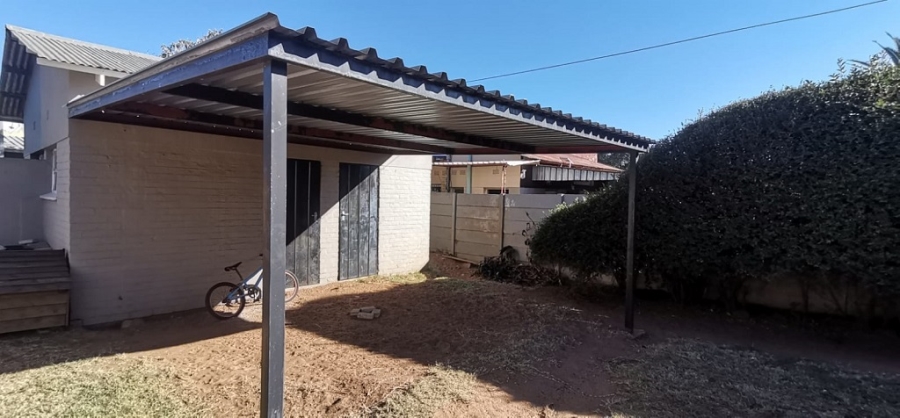 3 Bedroom Property for Sale in Crown Gardens Gauteng