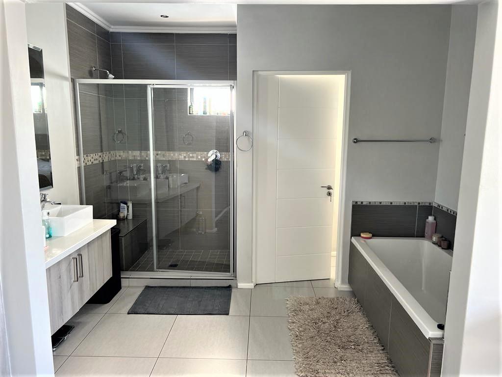 3 Bedroom Property for Sale in Lonehill Gauteng