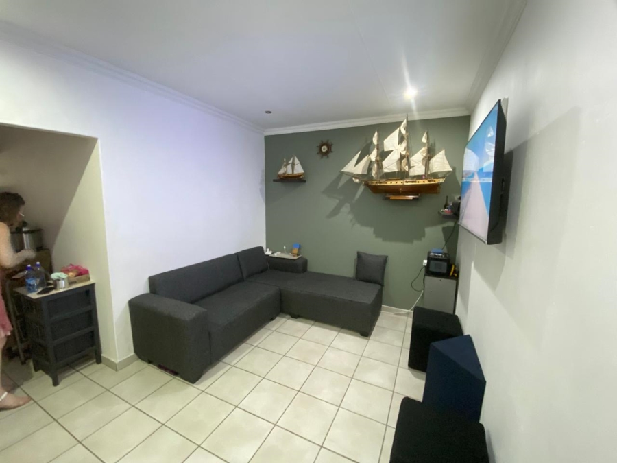 To Let 1 Bedroom Property for Rent in Waverley Gauteng