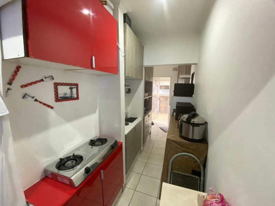 To Let 1 Bedroom Property for Rent in Waverley Gauteng