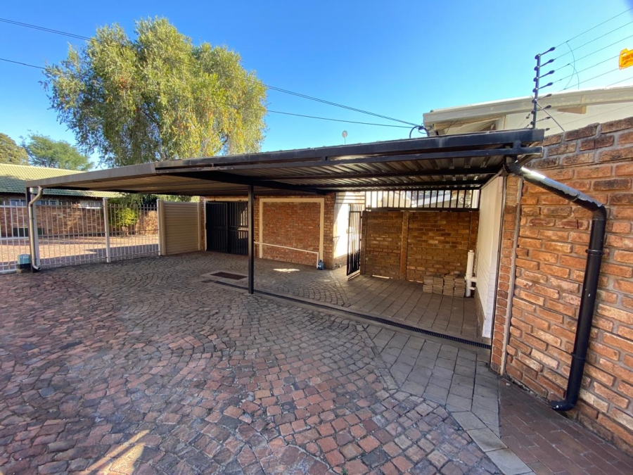 To Let 1 Bedroom Property for Rent in Waverley Gauteng