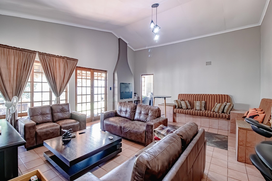 To Let 4 Bedroom Property for Rent in Sinoville Gauteng