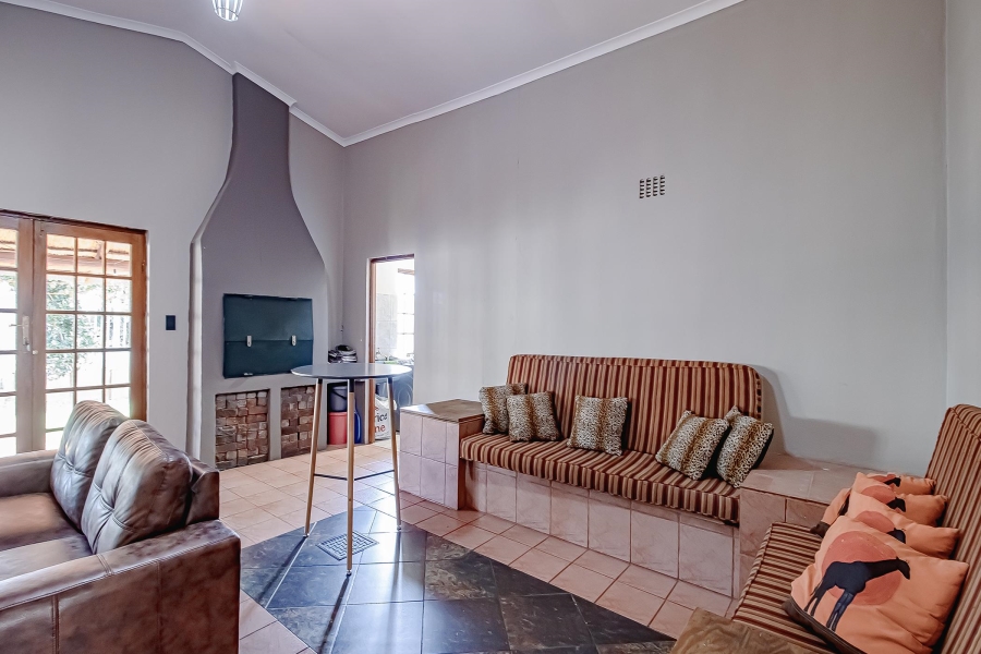 To Let 4 Bedroom Property for Rent in Sinoville Gauteng