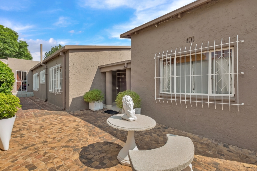 4 Bedroom Property for Sale in Linden Gauteng