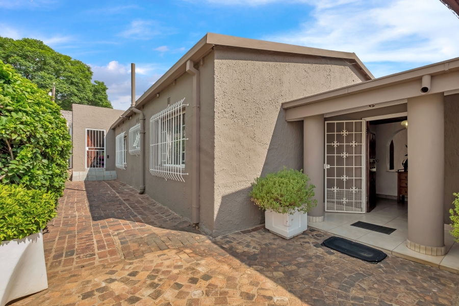 4 Bedroom Property for Sale in Linden Gauteng