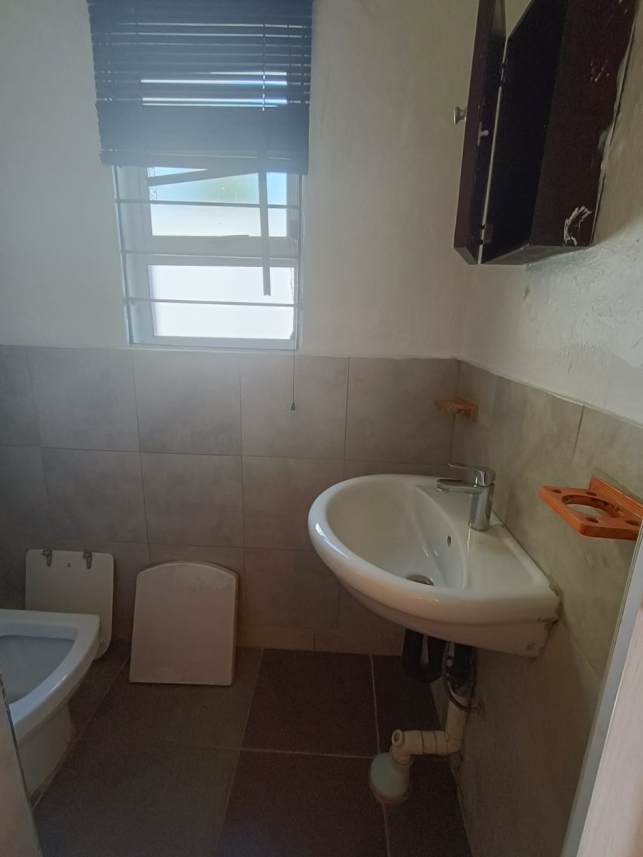 To Let 1 Bedroom Property for Rent in Emmarentia Gauteng