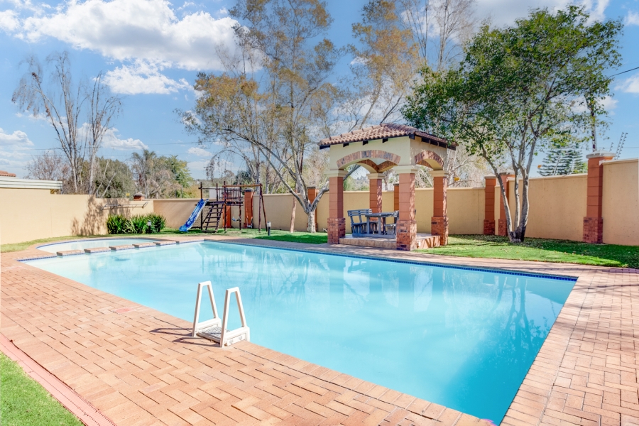 2 Bedroom Property for Sale in Douglasdale Gauteng